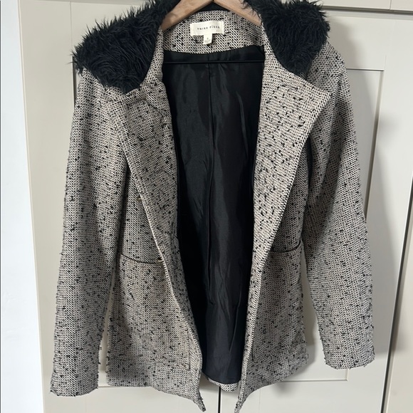 Anthropologie Third Piece Coat with Fur Collar - Picture 5 of 6